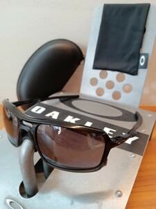 【プリズム偏光♪中古♪】艶あり黒/レギュラーフィット/トリガーマン/オークリー/oakley/triggerman 検サングラス　ランニング 釣り ゴルフ