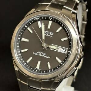 ★73834　シチズン　CITIZEN　アテッサ　エコドライブ　H100-T010431　メンズ腕時計　動作品　ソーラー　デイデイト　1円～★