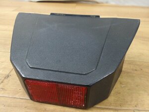 中古現状入庫品　割れ有　GSX750-3カタナ サンガタ　テールライトパーツ　ナンバー灯上カバー