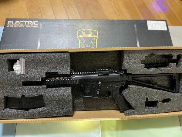 ナイツ　KAC PDW 電動ガン　GE製　ショップカスタム有り　サバゲー使用歴有り　フルストロークチャージングハンドル　SBD付き