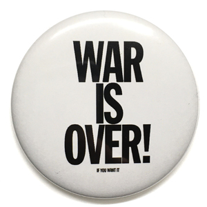 デカ缶バッジ 58mm John Lennon WAR IS OVER ジョンレノン ハッピークリスマス 戦争は終わった オノヨーコ Beatles