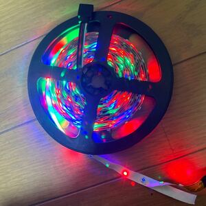 DC12V LEDテープライト 単体 フルカラー　RGB 5M SMD3528 300連 白ベース 切断可　訳ありE レインボー