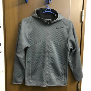 NIKE THERMAーFIT ジップパーカー M