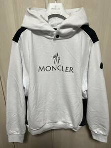 Sサイズ【未使用】MONCLER Same But Hoodie ロゴ パネル パーカー　ホワイト　白色　正規品 ◆定価8.5万円◆　人気男女兼用モデル