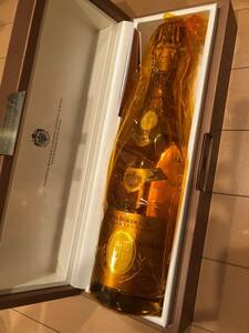 ルイ・ロデレール　クリスタル　ロゼ　２０１３　化粧箱入り　高級シャンパン　入手困難