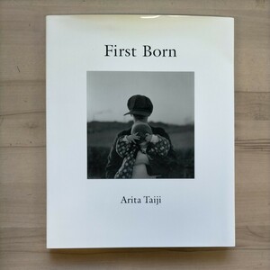 【初版】有田泰而 写真集『First Born』赤々舎 2012 編集,作品プリント/上田義彦 デザイン/葛西薫〇古本/カバースレ汚れヨレ角傷み/天シミ