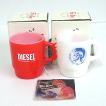 147U112★未使用！ DIESEL×Fire-King ディーゼル×ファイヤーキング/ノベルティ ミルクグラス マグカップ 食器/非売品/白・赤 2個セット_画像1