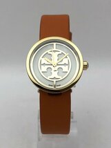 1円～/TORY BURCH/トリーバーチ/TRB4001/3針/ゴールドカラー/ラウンド/クォーツ/レディース腕時計/ジャンク/T055_画像2