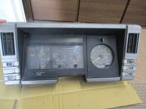 * Isuzu 810 CXH19 speed meter retro 1-83120-215-2 crack equipped operation not yet verification *