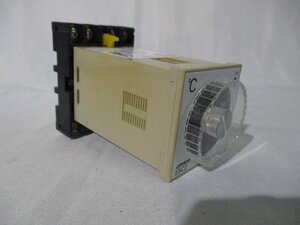 中古 Omron 温度調節器 E5C2-R20K AC100-240 0-200(JAAR40922D140)