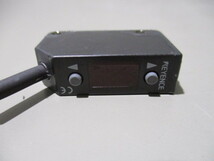 中古 KEYENCE PZ-V31P アンプ内蔵型光電センサ(AATR41011A092)_画像3