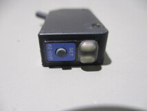 中古 KEYENCE PZ-V31P アンプ内蔵型光電センサ(AATR41011A092)_画像2