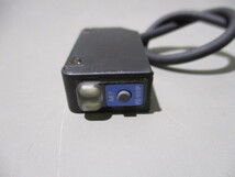 中古 KEYENCE PZ-V31P アンプ内蔵型光電センサ(AATR41011A094)_画像2