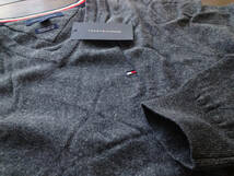 【既決USA】トミーヒルフィガー★TOMMY HILFIGER@胸元刺繍【Flag】ロゴ入Vネックセーター【TH Signature Solid V-Neck Cotton Sweater】@XL_画像10