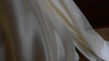 サテン（クリーム系）巾120ｃｍ　長さ５ｍ　化繊　中厚　即決￥1000_画像3
