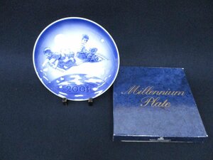 C3325 ロイヤルコペンハーゲン「2001年 イヤープレート フレデリックとエマ」元箱あり クリスマスプレート 飾皿 絵皿 インテリア雑貨