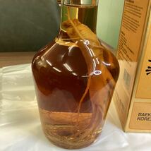 【未開栓】古酒 白花 高麗人参酒 韓国酒 KOREAN GINSENG WINE 白花 大韓民国特産品 韓国 KOREA 700ml 30% 箱付◆No5536_画像4