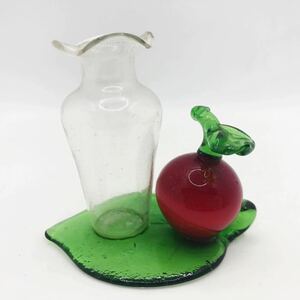 Art hand Auction Стеклянная работа: яблоко и лист, стеклянный держатель для ручек ручной работы, маленькая банка, ваза для цветов, редкое, трудно найти, в хорошем состоянии, Ремесло, Стекло, Ремесленное Стекло