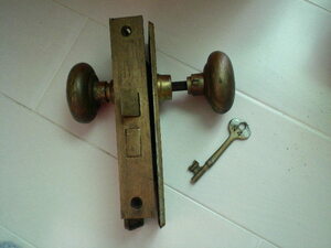 真鍮製ドアノブ　鍵付き アンティーク