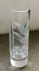 クリスタル 松に双鶴図筒型花瓶 寸法 口径5.5cm 高さ18.4cm 重さ650g 側面下に小傷