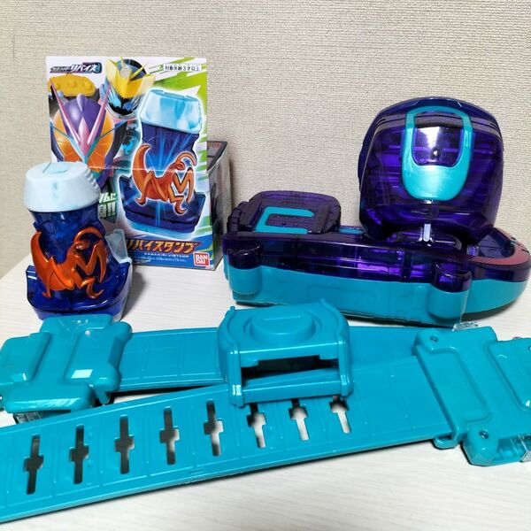 【仮面ライダーリバイス】DXリバイスドライバー・DXカマキリバイスタンプ セット
