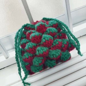 【大人可愛いいちごの巾着袋】 ハンドメイド 手編み
