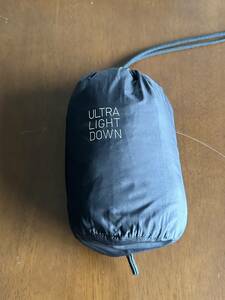 ユニクロ　UNIQLO　ULTRA　LIGHT　DOWN　黒　ベスト　ビジネス　ダウン　ベスト　S　サイズ