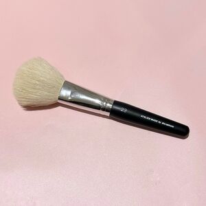 Shu uemura 23 パウダーブラシ　フェイスブラシ ブラシ シュウウエムラ フェイスブラシ チークブラシ