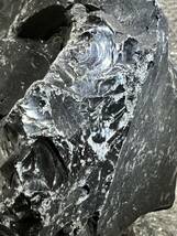 漆黒の黒曜石　やや大きめの原石　ガラス質　貝殻状断口　約5.55Kgの塊　北海道白滝産　良質　石器づくり 岩石標本に如何ですか_画像8