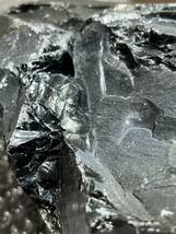 漆黒の黒曜石　やや大きめの原石　ガラス質　貝殻状断口　約5.55Kgの塊　北海道白滝産　良質　石器づくり 岩石標本に如何ですか_画像9