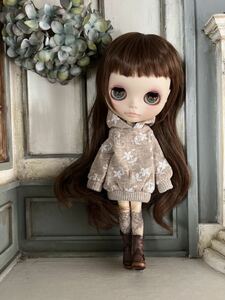 ブライスさんのお洋服　花刺繍ニットのワンピース　* アウトフィット * 洋服 * Blythe * ブライス サイズ * outfit *