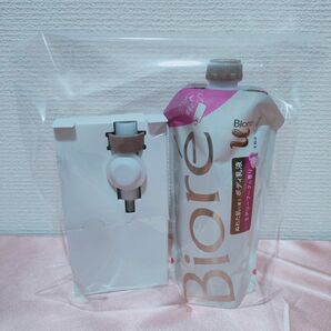 ぬれた肌の使うボディ乳液　エアリーブーケの香り　本体パック　300ml×1　ノズル×1　フック×1