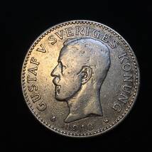 希少 ★ 繊細で美しい銀貨　1910年　スウェーデン　グスタフ5世　２クローネ 銀貨　鋳造初年度品 本物保証　_画像2