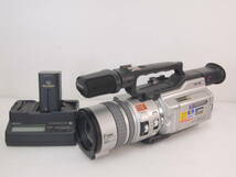 339 SONY DigitalHandycam DCR-VX2000 ソニー デジタルハンディカム miniDV デジタルビデオカメラ バッテリー/充電器付_画像1