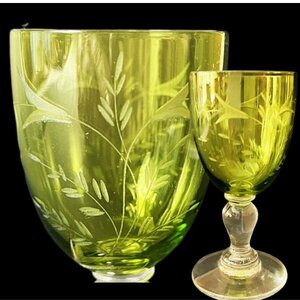 【千】1900年頃 アンティークバカラ　草花文 グラビュール装飾　色被せ緑グラス