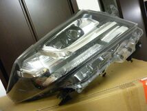 30 35 ALPHARD アルファード 純正 ヘッドライト ヘッドランプ 右 運転席 側 刻印 オ 前期 加工無し 小傷薄傷程度 比較的綺麗_画像1