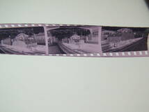 (B23)132 写真 古写真 鉄道 鉄道写真 東急 東急電鉄 電気機関車 3021号 渋谷-桜木町 昭和38年頃 フィルム 変形 白黒 ネガ まとめて 6コマ _画像3