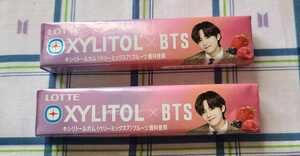 BTS bulletproof boy . Japan limitation Lotte xylitol gum Berry Mix 2 piece tetetehyon Kim tehyonV