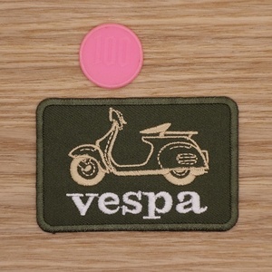 【Ｍサイズ】アイロンワッペン NO.2021 ＶＥＳＰＡ ベスパ ピアッジオ 人気 アップリケ 【郵便定形】