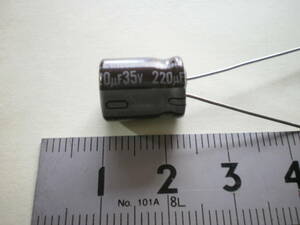 電解コンデンサー 220μF 35V 105℃　Nichicon　5個　未使用品【複数セット有】　【管68-1】