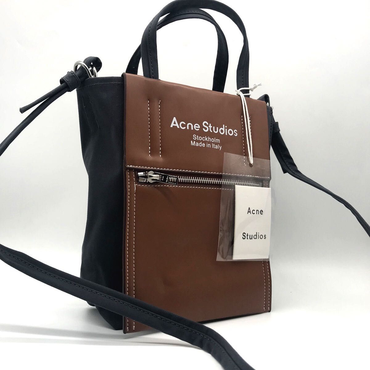 Acne Studios | 可通過Doorzo進行一站式代購，費用低廉、 輕鬆購買到手。