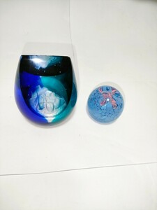 M * with translation *ke chair nes paperweight 2 piece set Caithness pair trace paper weight objet d'art glasswork 