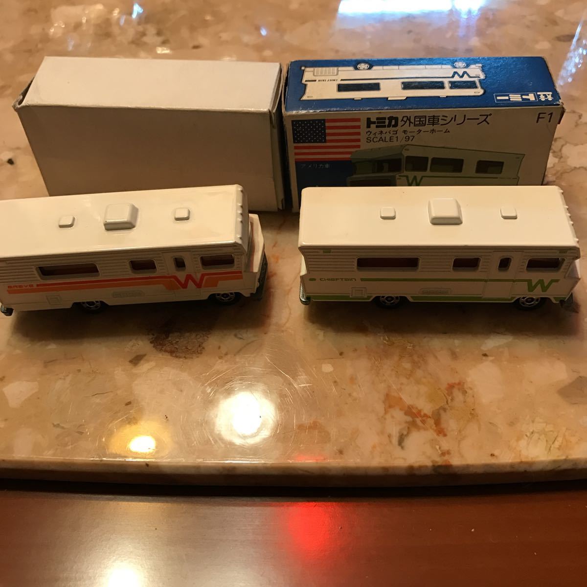 トミカ ウィネバゴ モーターホーム 2台セット - メルカリ