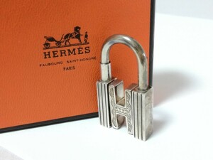 HERMES エルメス カデナ トゥアレグ Hモチーフ パドロック 南京錠 チャーム シルバー キーリング 箱付き