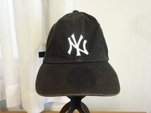 〃 GENUINE MERCHANDISE 〃 NEW ERA　メンズ　野球帽　黒色帽子　サイズ５７cm〜５９cm　キャップ　帽子　NY_画像1