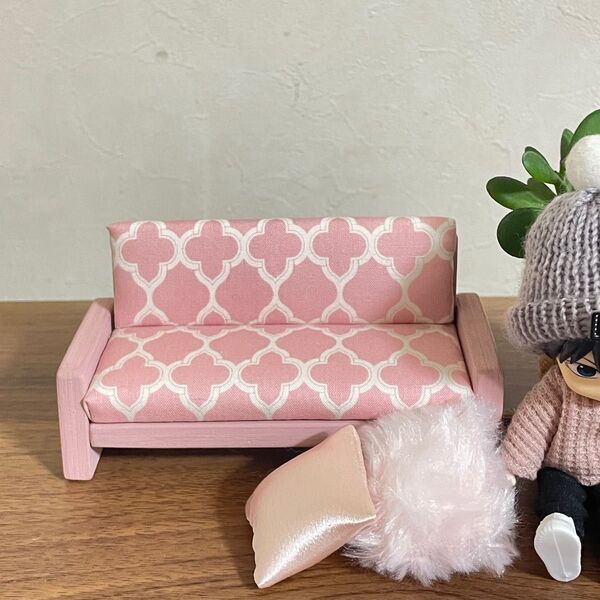 ミニチュアソファー ◆ミニミニ◆ 木部分はピンク ★ダマスク柄 ピンク★ ハンドメイド