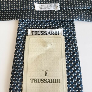 TRUSSARDI(トラサルディ)ネイビーネクタイ　新品　未使用　タグ付き