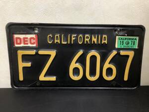 カリフォルニア 希少 ライセンスプレート FZ6067 ナンバープレート 当時物 アメリカ 雑貨 アメ車 USDM ビンテージ