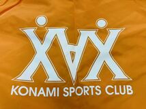 コナミスポーツクラブ　KONAMI パーカー　ウィンドブレーカー　オレンジ　スタジャン　レインコート ベンチコート アウター フード_画像4