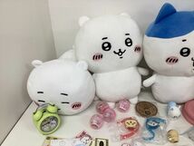 【同梱不可/現状】 ちいかわ グッズ まとめ売り ぬいぐるみ 目覚まし時計 ミニフィギュア 紙類 シール カード 他_画像2